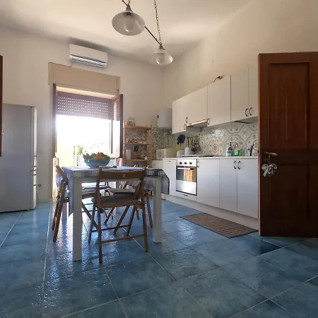 Apartman Verso Il Castello *